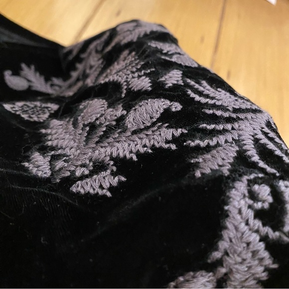 IvyJane Women’s Mini Skirt Velvet Embroidered Embellished beautiful unique small - Picture 5 of 13